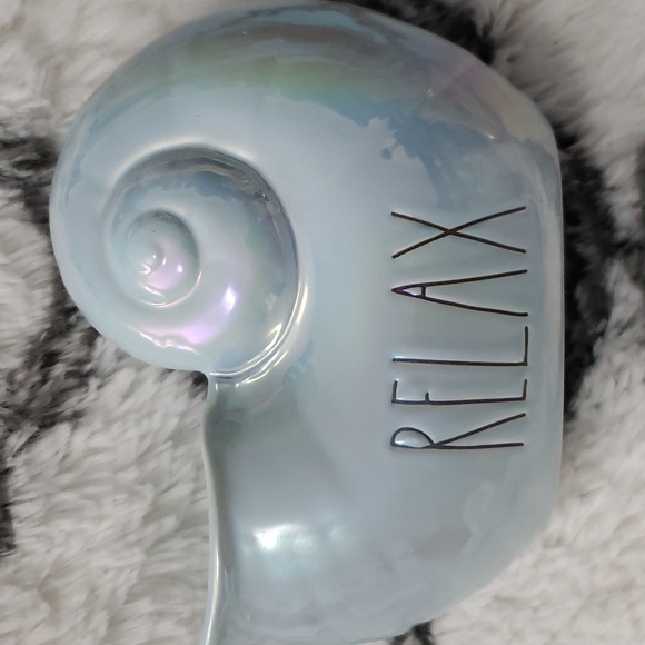 Rae Dunn Shell - Picture 3 of 8